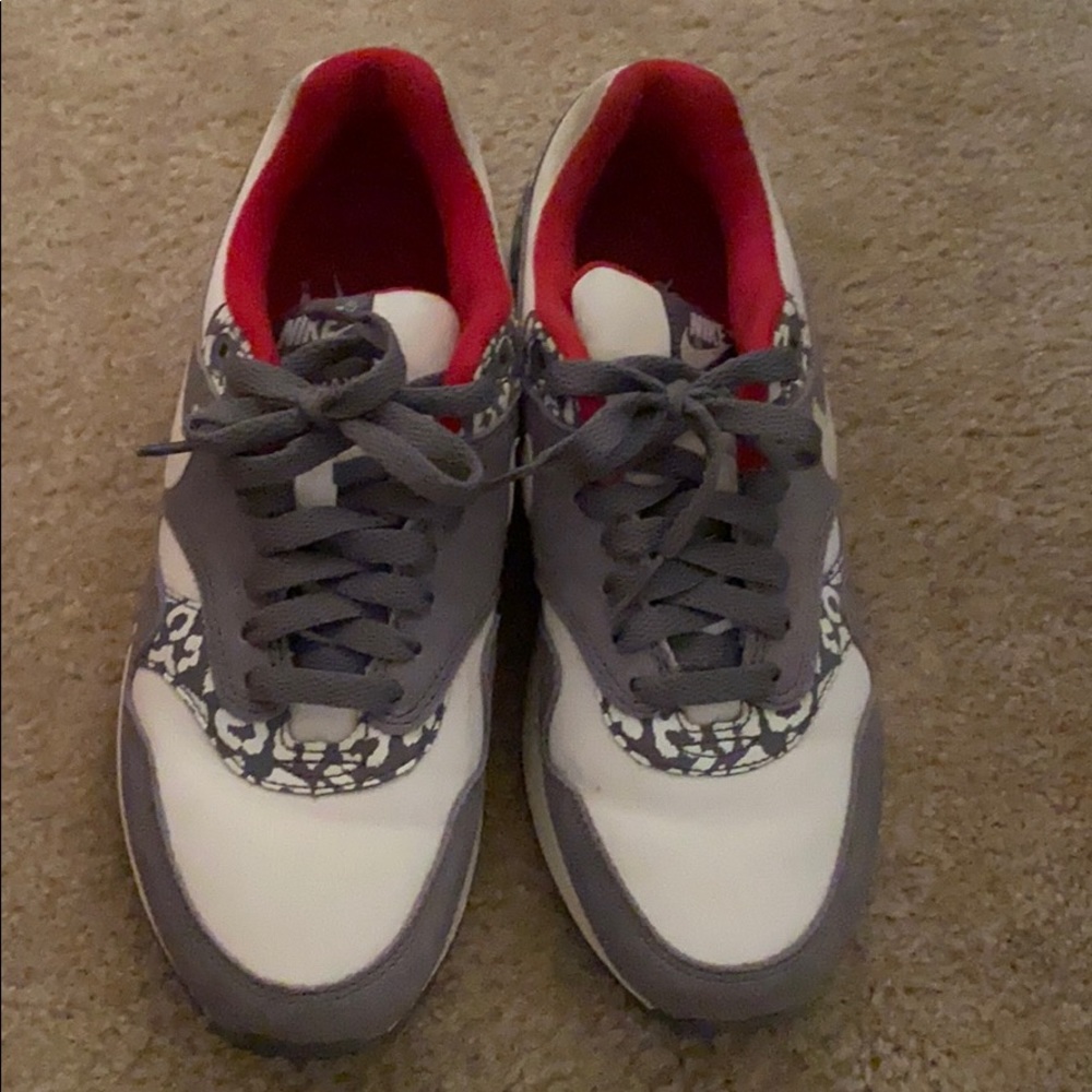 Woman’s Nike dual fusion run 2